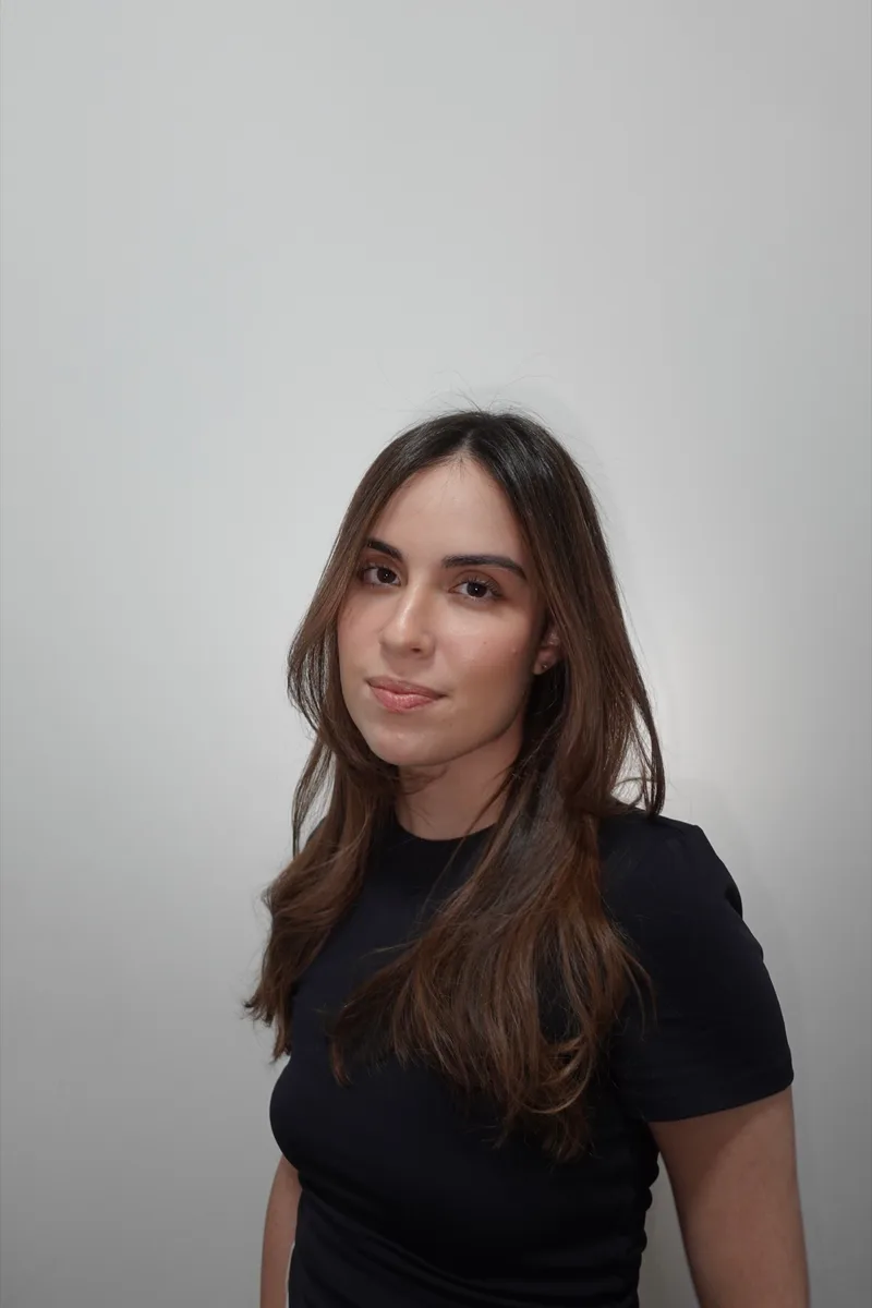 Portrait of Thais Lins